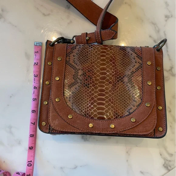 Snakeskin print western inspired crossbody bag - Picture 4 of 5